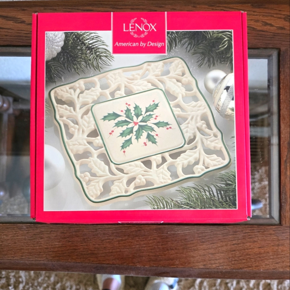 NEW Lenox Holiday trivet.
